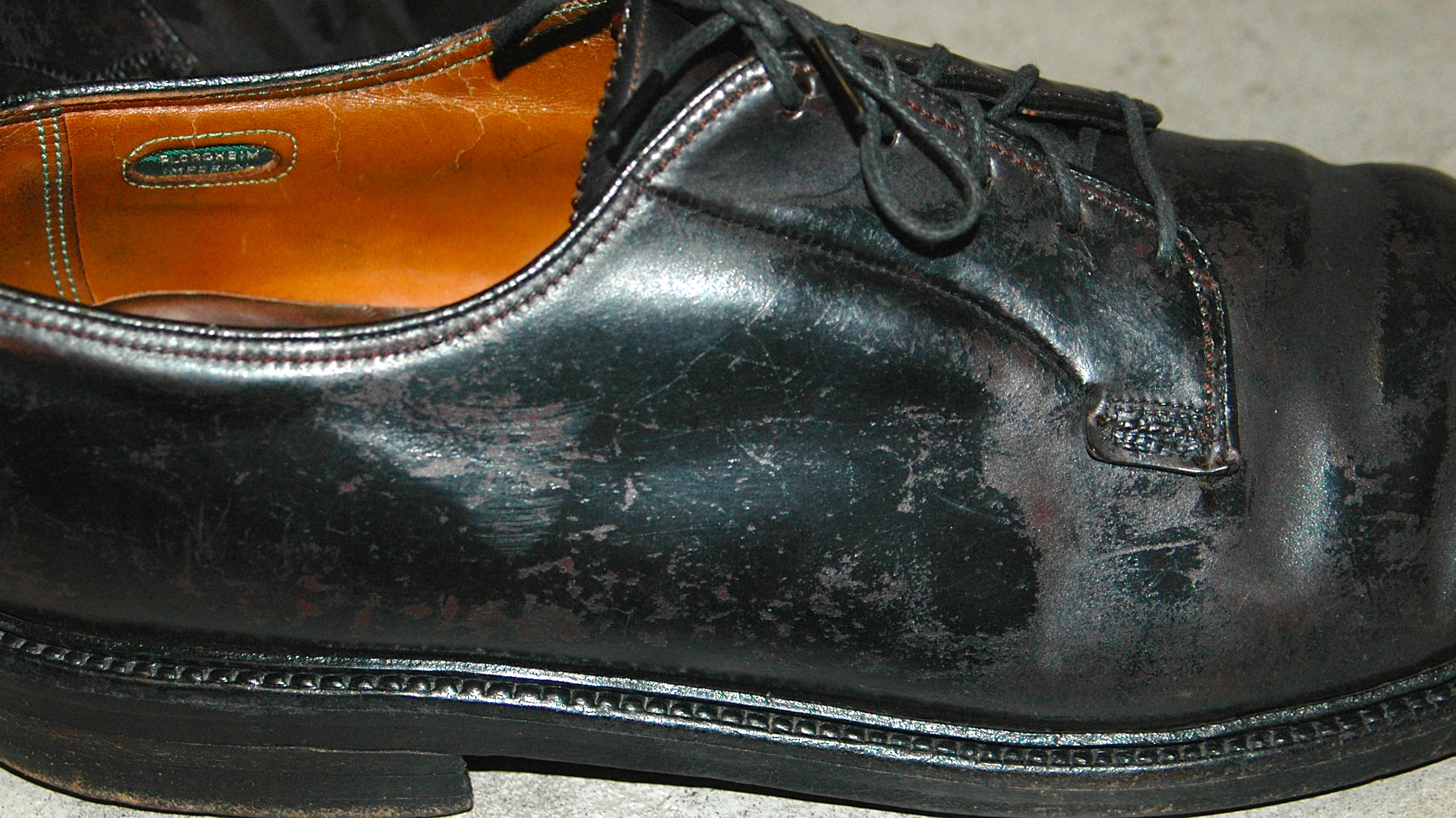 THE TIPS OF YOUR BUTLER FOR WELL MAINTAINING and waxing SHOES of Monsieur &  madam,
